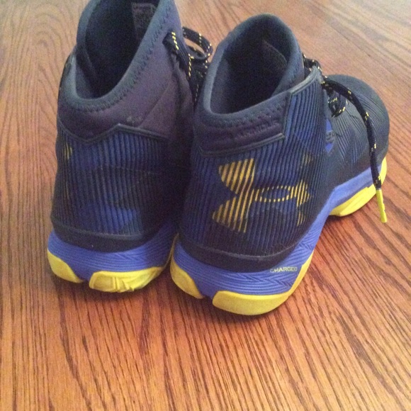 Under Armour Steph Curry 2.5 Men’s size 9.5 - Picture 3 of 5